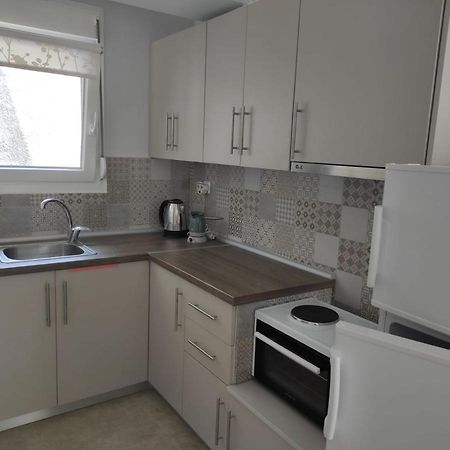Blue Beach Apartments โอฟรีนีออน ภายนอก รูปภาพ