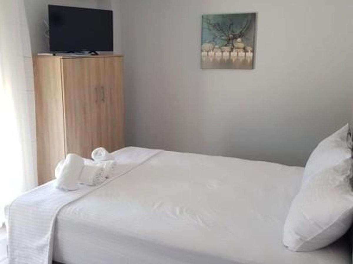 Blue Beach Apartments โอฟรีนีออน ภายนอก รูปภาพ