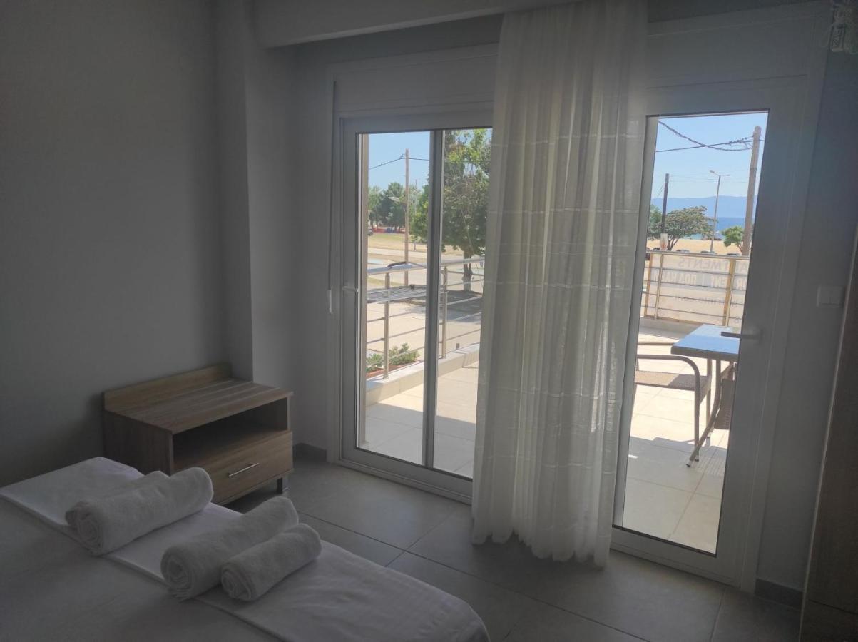Blue Beach Apartments โอฟรีนีออน ภายนอก รูปภาพ
