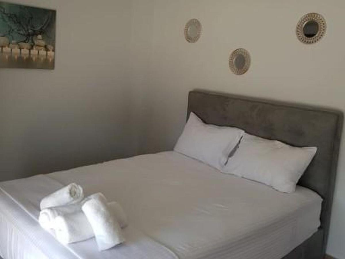 Blue Beach Apartments โอฟรีนีออน ภายนอก รูปภาพ