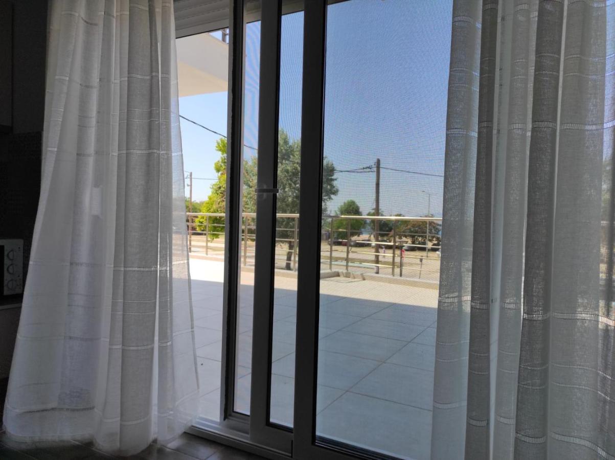 Blue Beach Apartments โอฟรีนีออน ภายนอก รูปภาพ