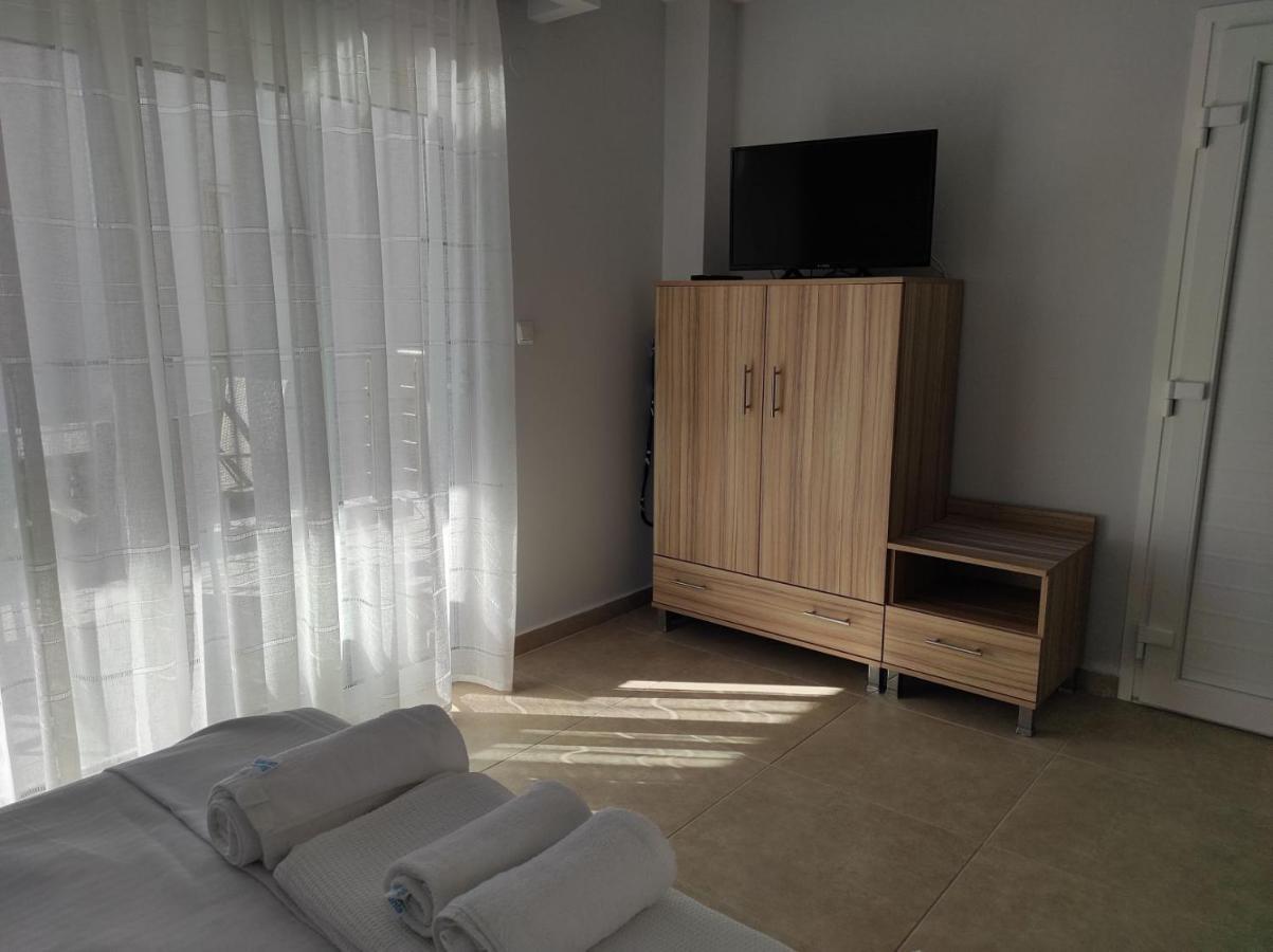 Blue Beach Apartments โอฟรีนีออน ภายนอก รูปภาพ