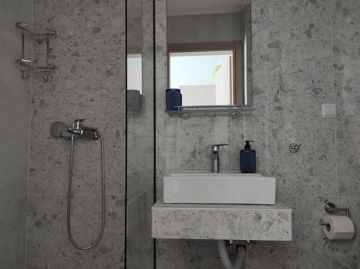 Blue Beach Apartments โอฟรีนีออน ภายนอก รูปภาพ