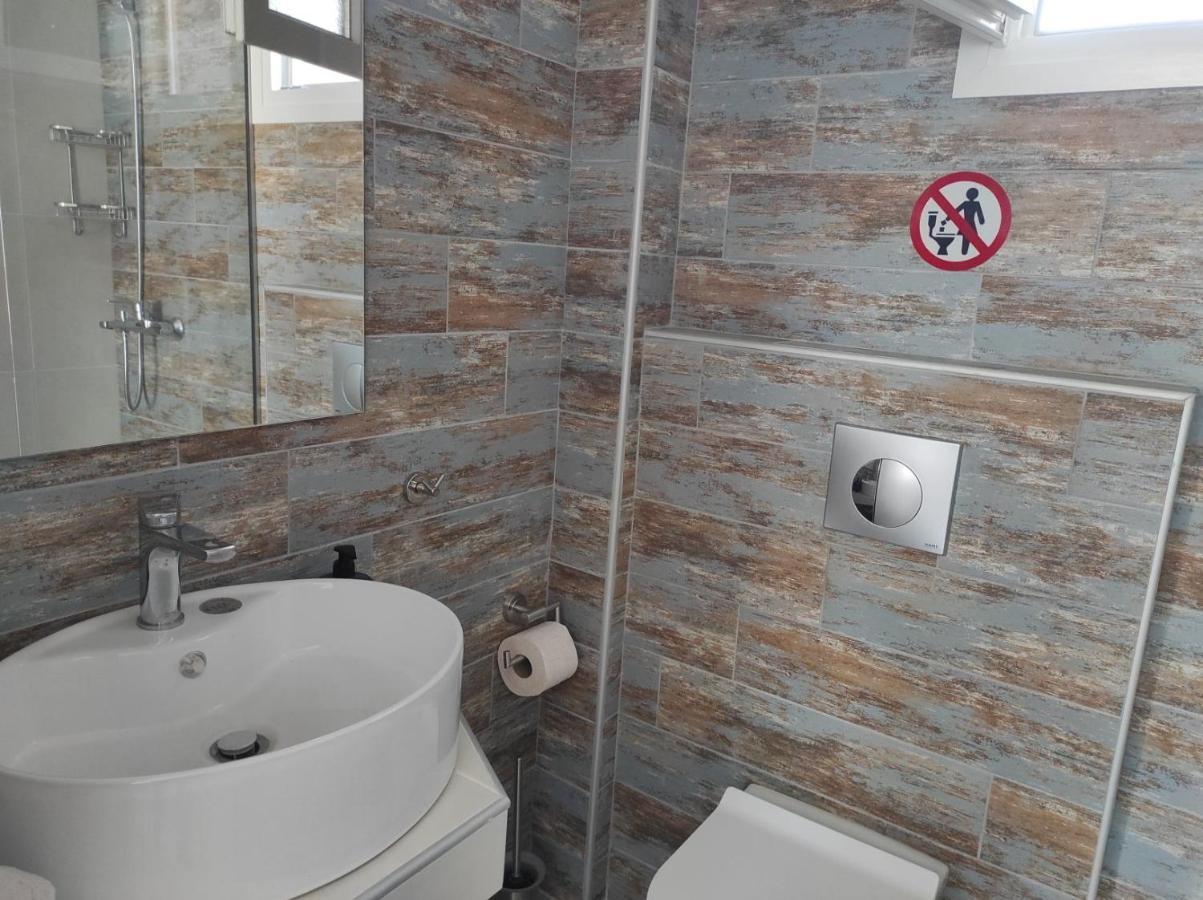 Blue Beach Apartments โอฟรีนีออน ภายนอก รูปภาพ