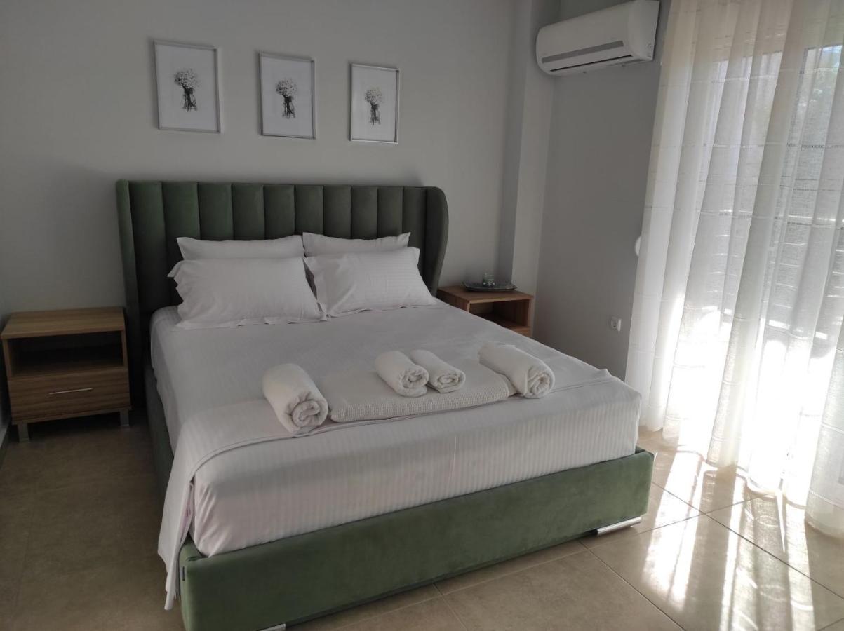 Blue Beach Apartments โอฟรีนีออน ภายนอก รูปภาพ