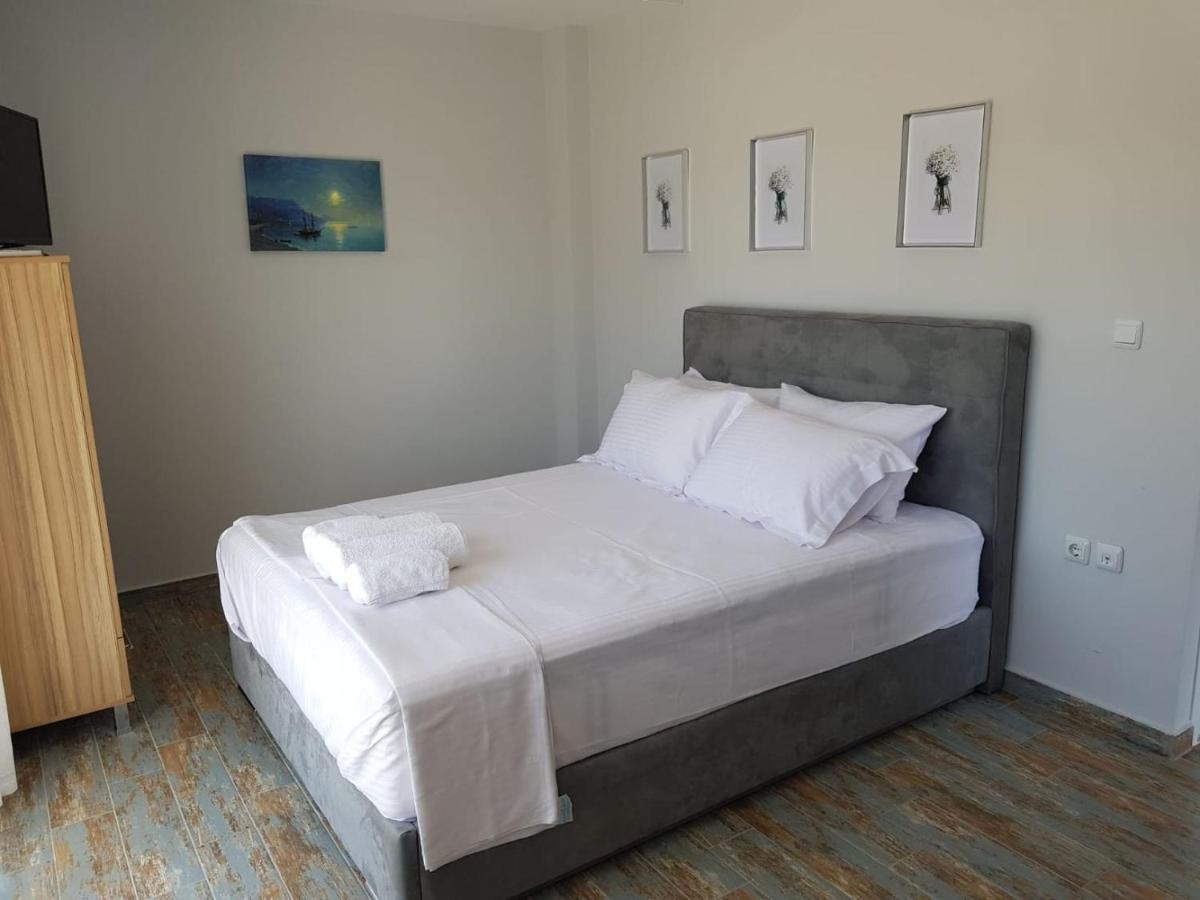 Blue Beach Apartments โอฟรีนีออน ภายนอก รูปภาพ