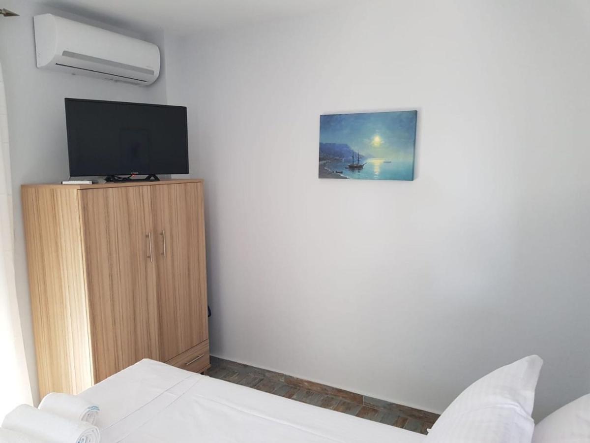 Blue Beach Apartments โอฟรีนีออน ภายนอก รูปภาพ