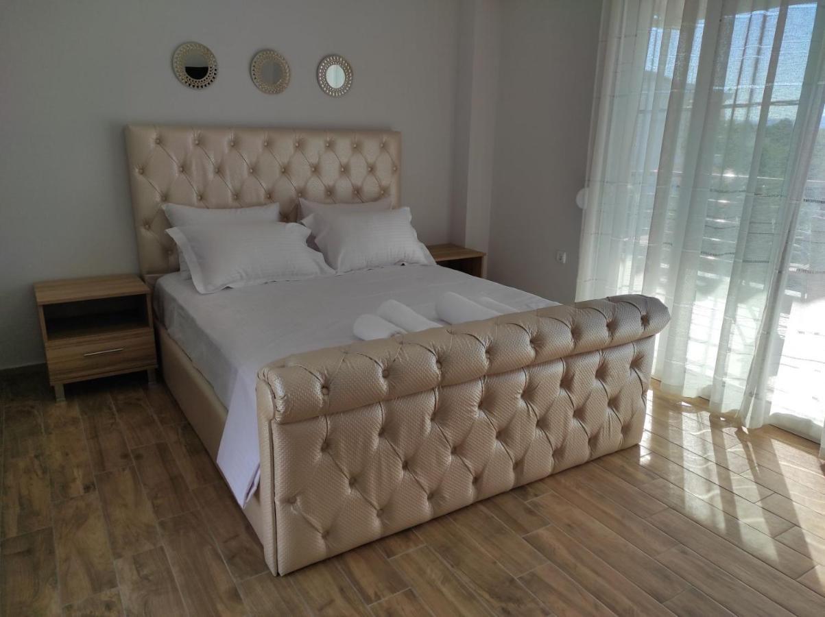 Blue Beach Apartments โอฟรีนีออน ภายนอก รูปภาพ